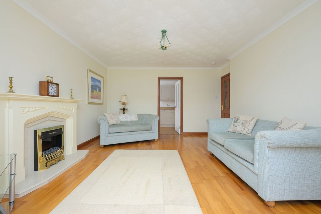 Property photo 3 of 31