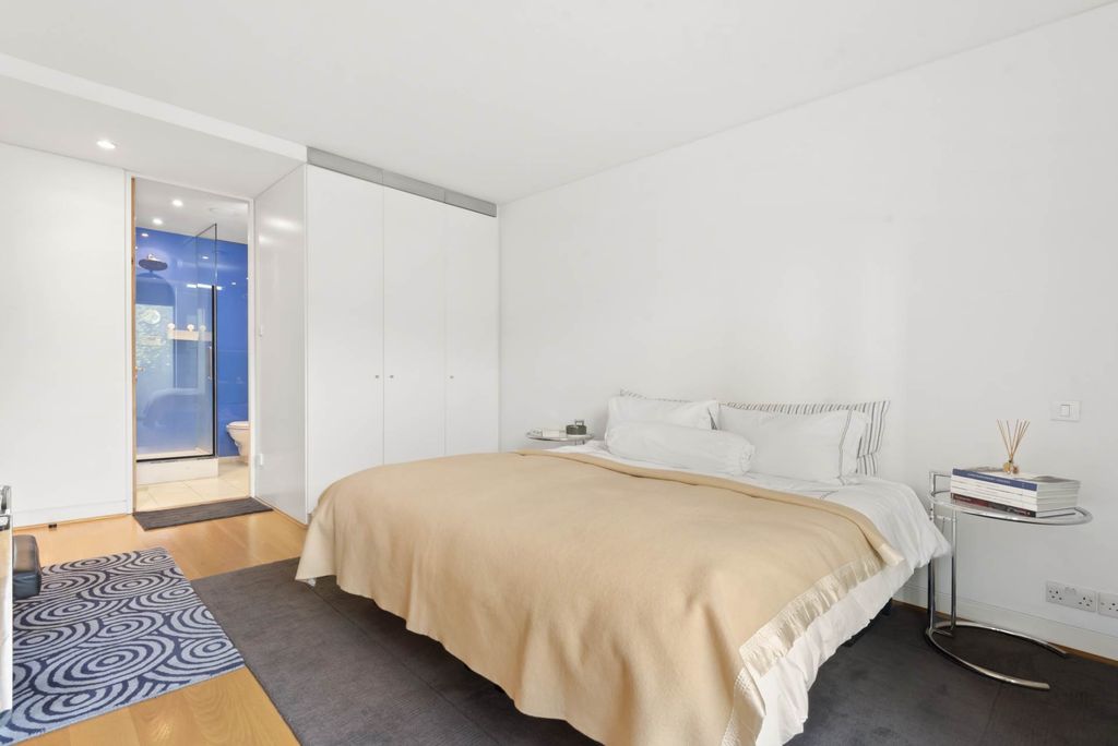 Property photo 3 of 11