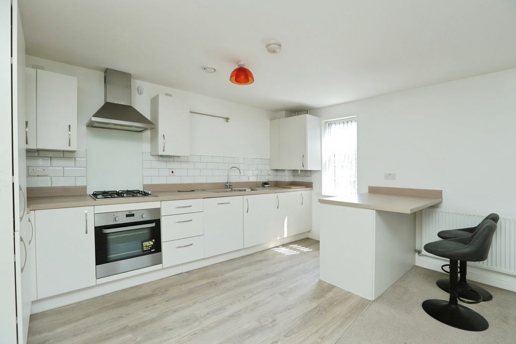 Property photo 2 of 11 Kitchen