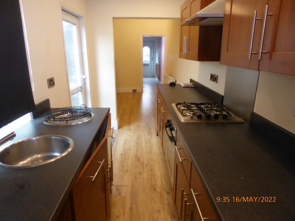 Property photo 1 of 8 Kitchen