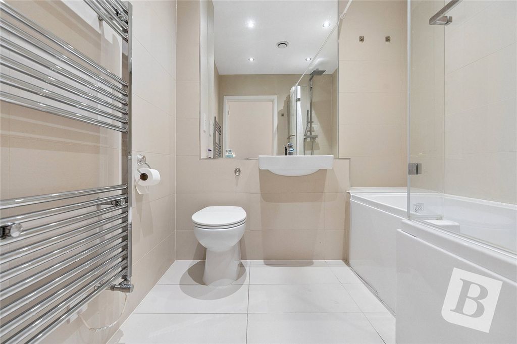 Property photo 3 of 14 Bathroom