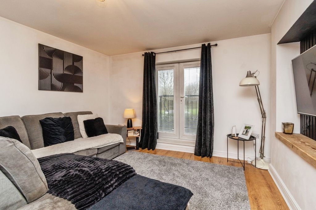 Property photo 2 of 15 Lounge