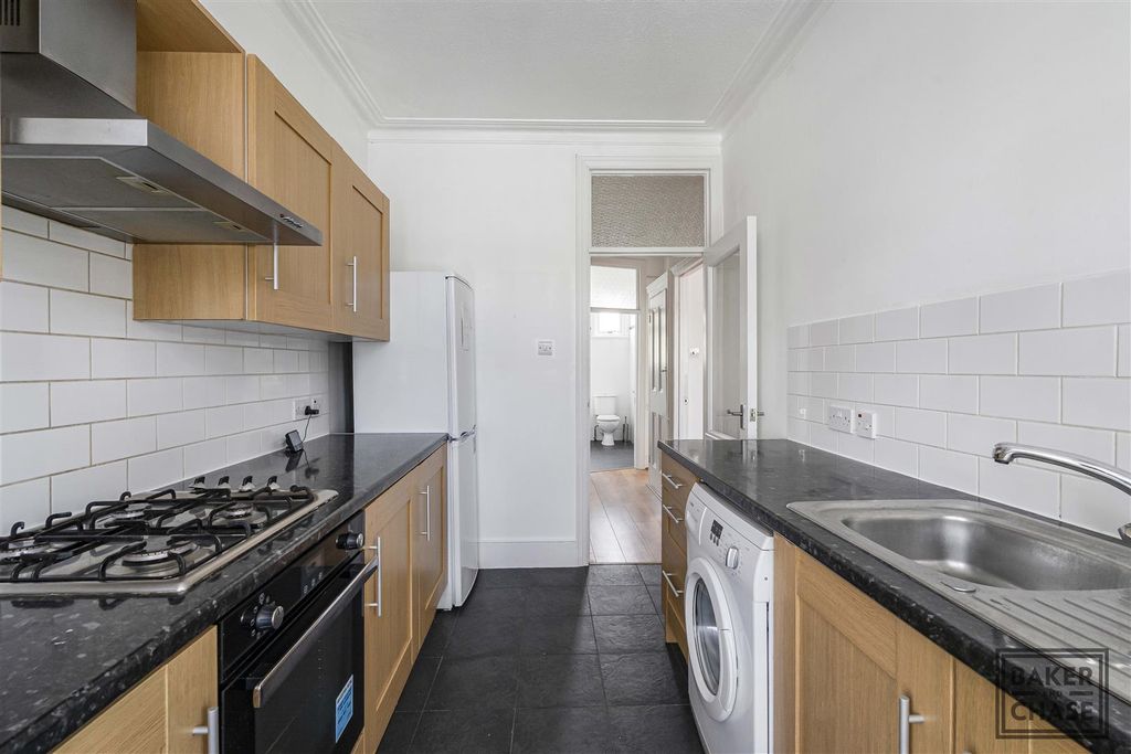 Property photo 3 of 11 Kitchen
