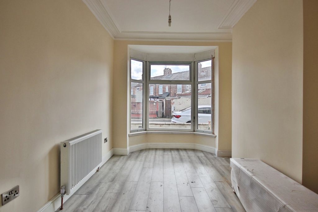 Property photo 2 of 9 4350675