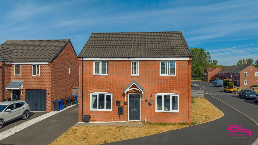 Property photo 3 of 30 Upton Drive, Stretton (2).Jpg