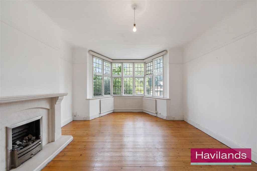 Property photo 3 of 22 Winchmore Hill Road-12.Jpg