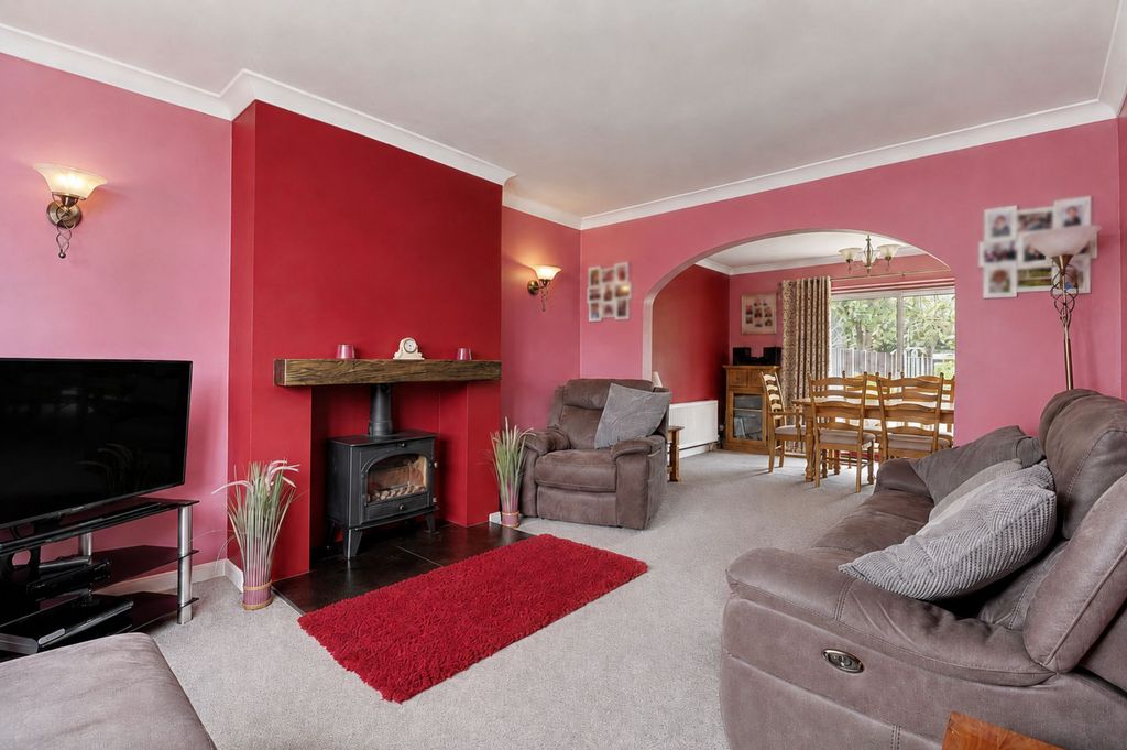 Property photo 2 of 27