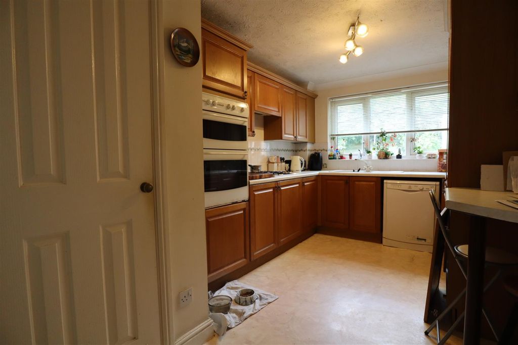 Property photo 2 of 14 Kitchen