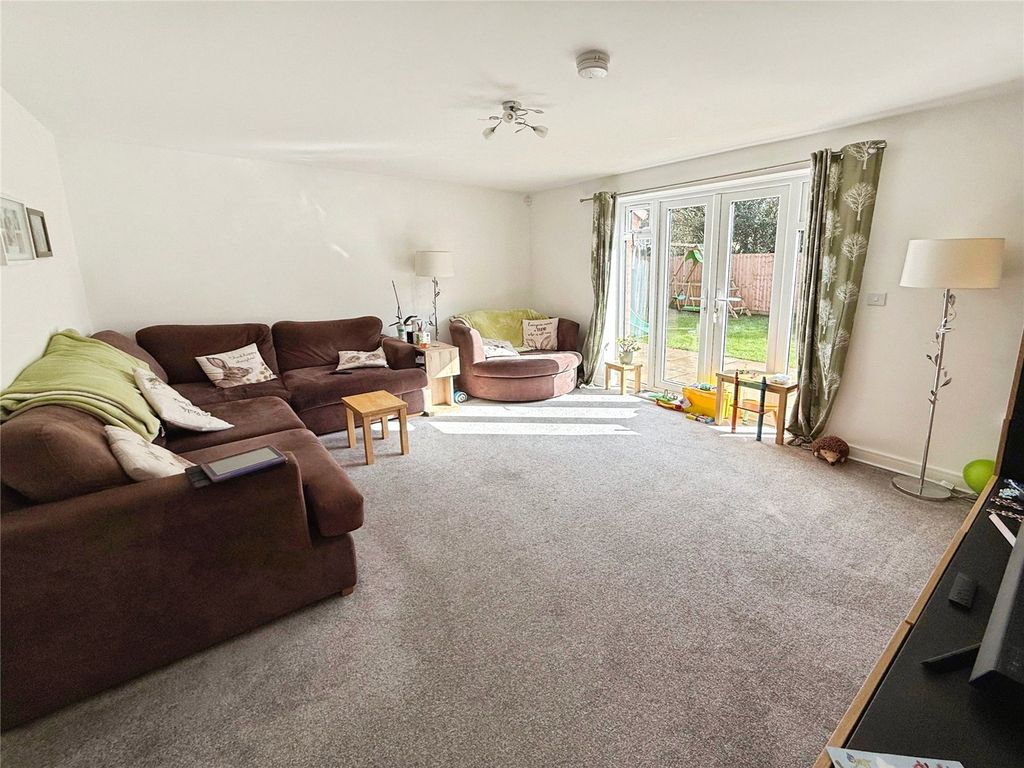 Property photo 2 of 22 Lounge