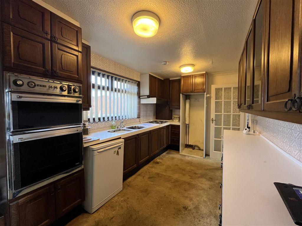 Property photo 2 of 17 Kitchen