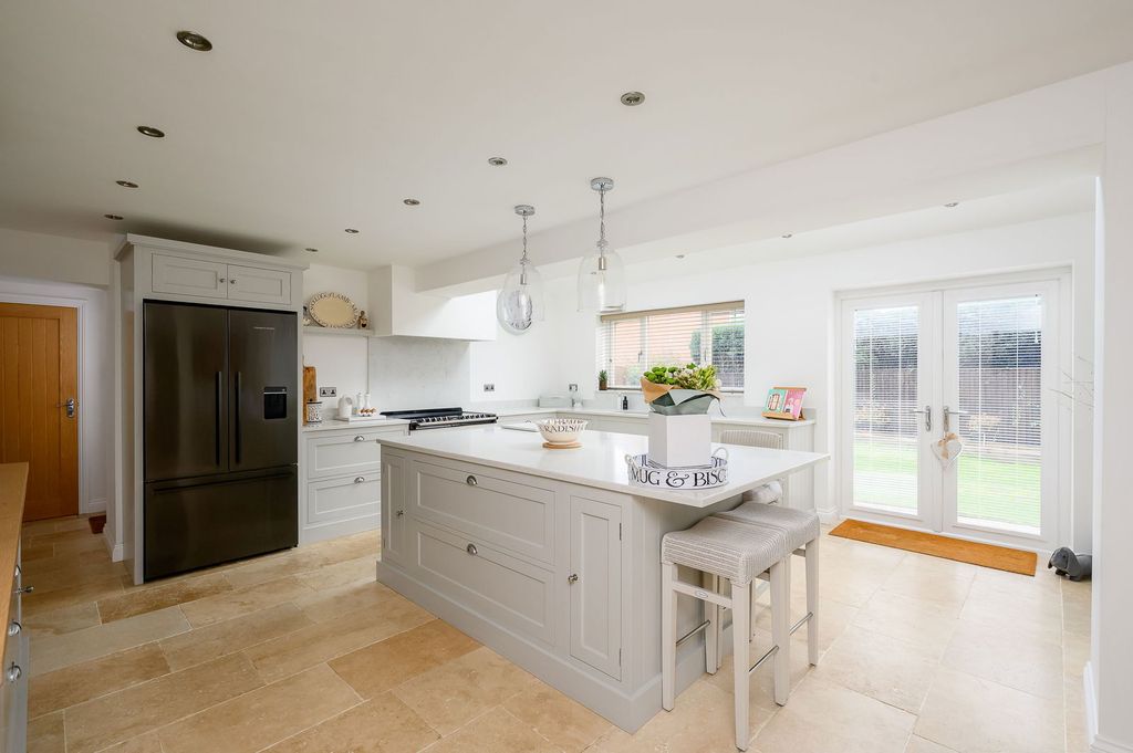 Property photo 3 of 29