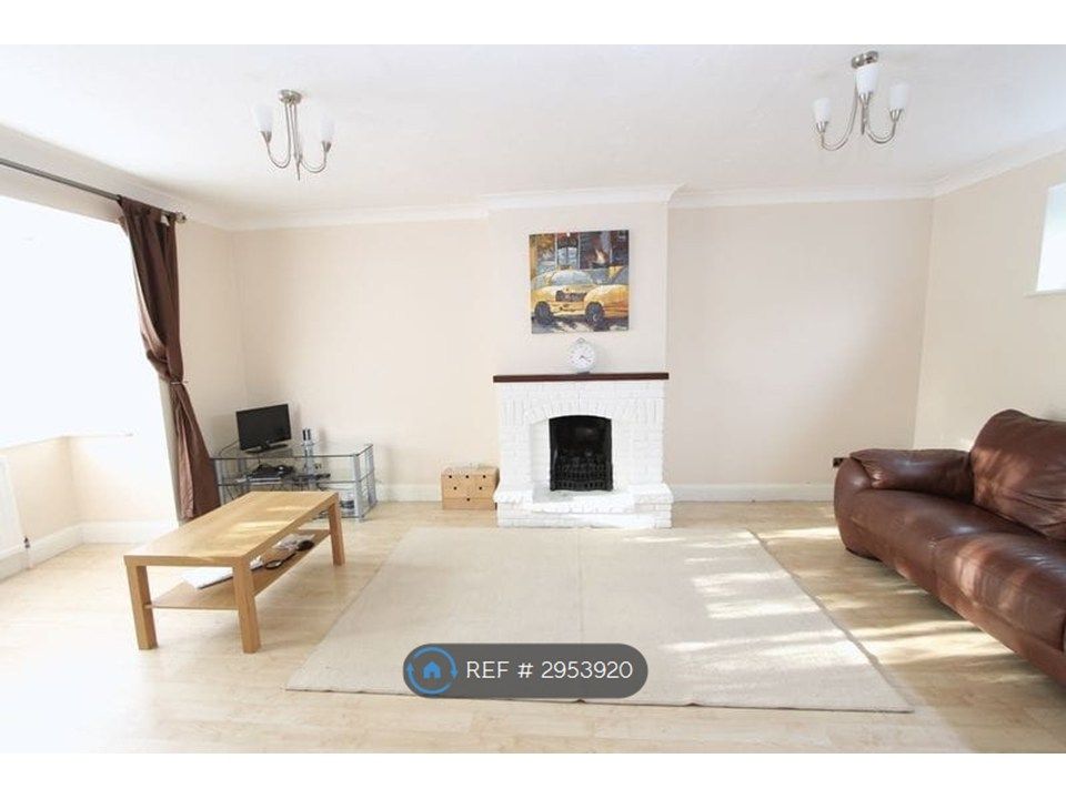 Property photo 1 of 11 Living Room