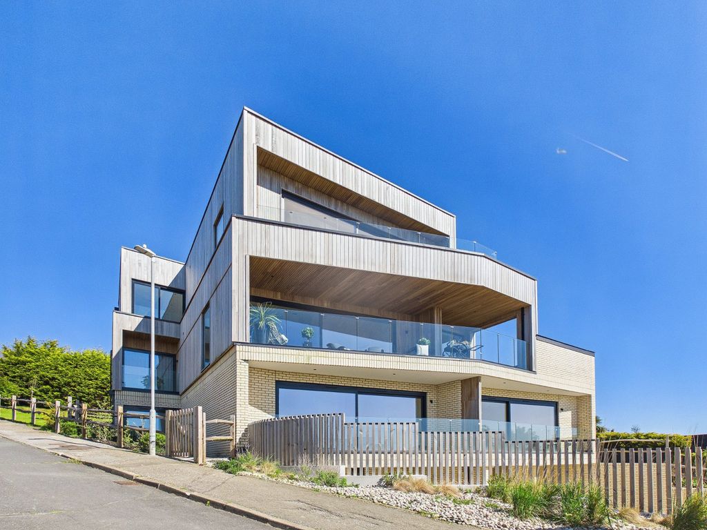 Property photo 3 of 25 Sevue