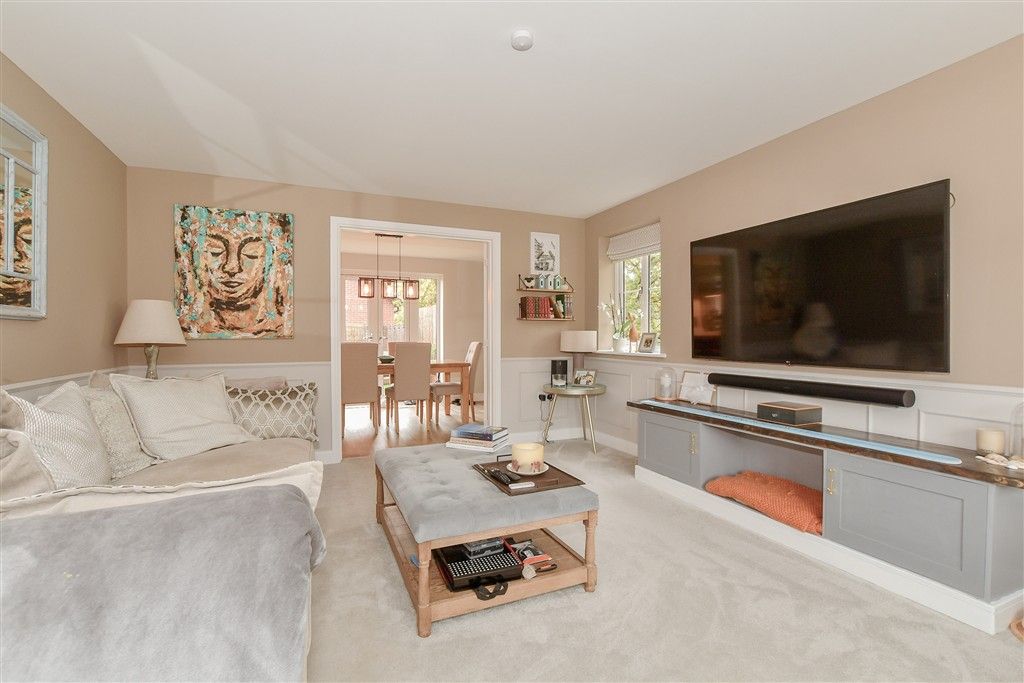 Property photo 2 of 17 Lounge