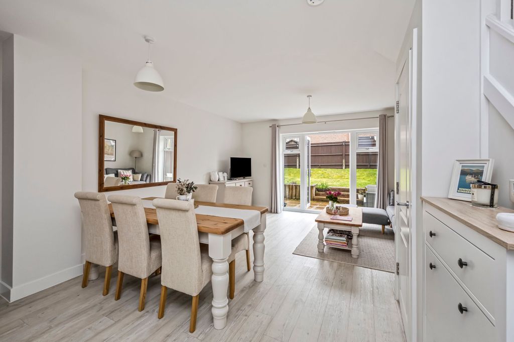 Property photo 3 of 19 Reception