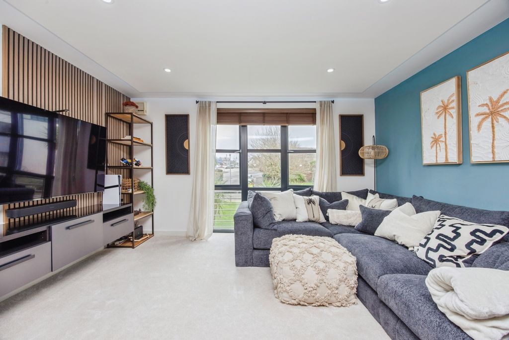 Additional image 7 of 2 bed flat for saleSandy Hill, St. Austell, Cornwall PL25