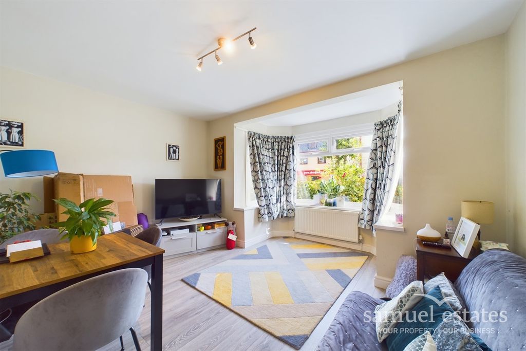 Property photo 2 of 11 Living Room