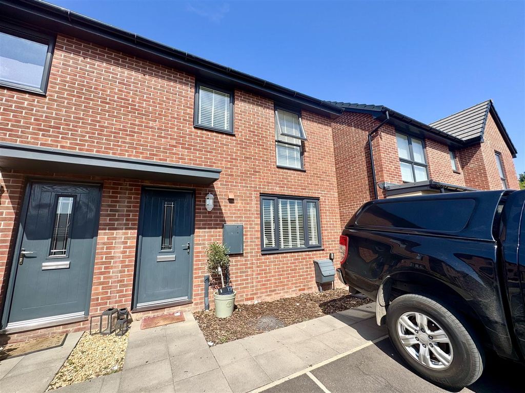 Property photo 1 of 28 Bowstring Close