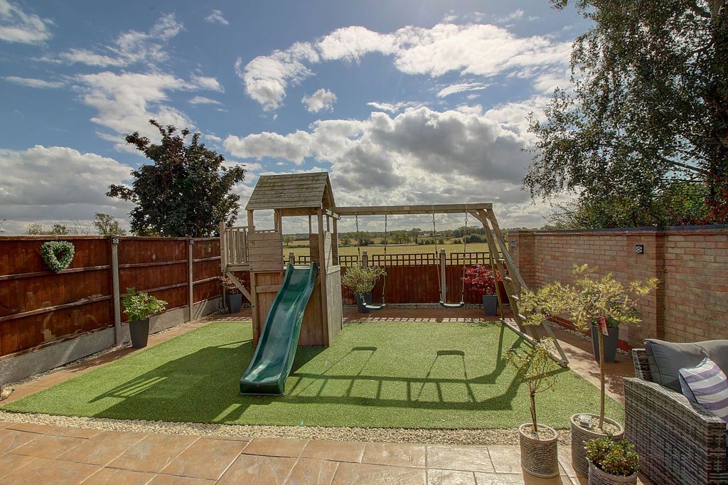 Property photo 2 of 28 2