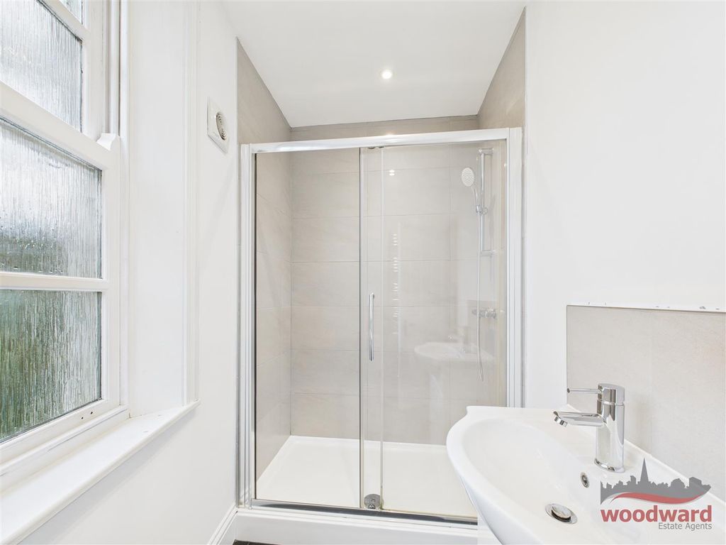 Property photo 3 of 16 Cam05267G0-Pr0176-Still012.Jpg