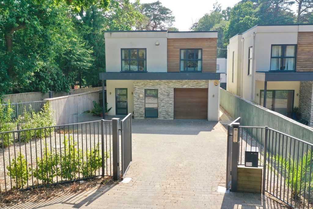 Property photo 1 of 42