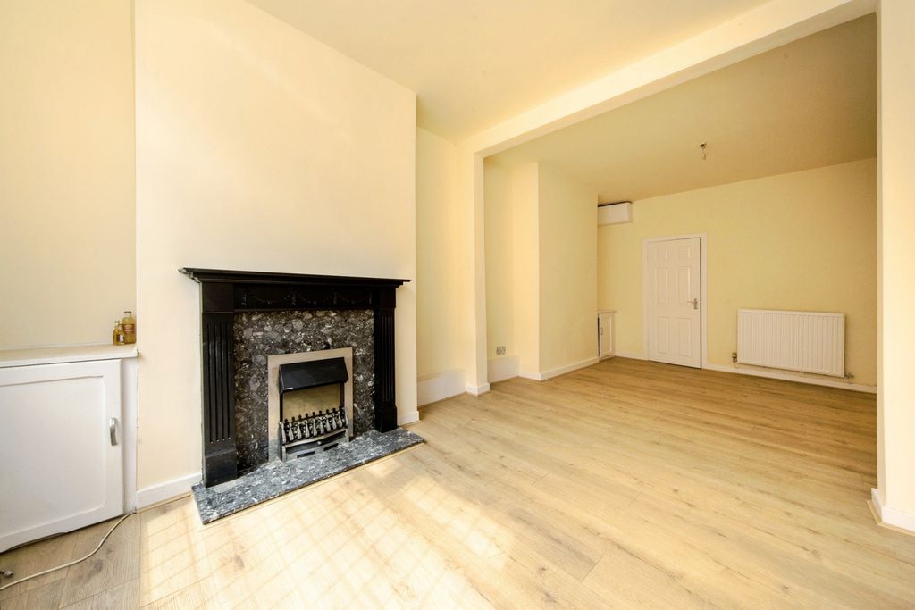 Property photo 2 of 20 Pbox-Img.Jpg