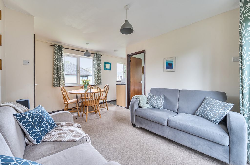 Property photo 2 of 10 1393384-9-6940207...