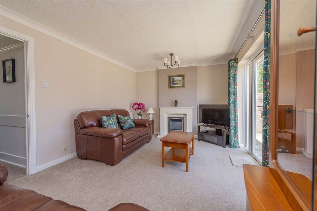 Property photo 2 of 23 Picture No. 17