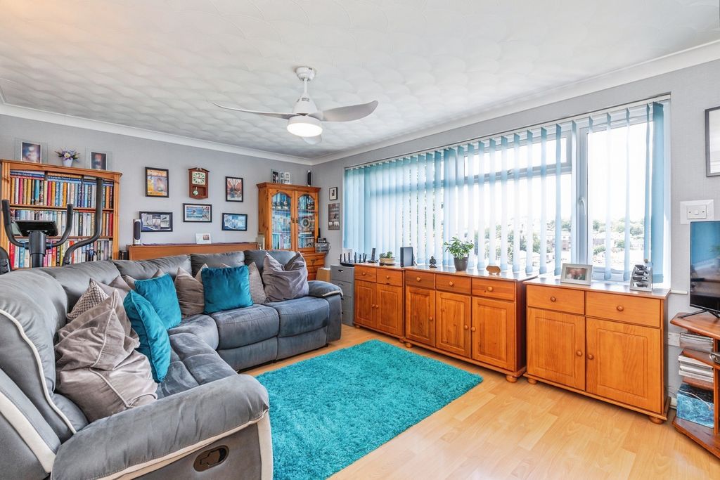 Property photo 2 of 16 Pbox-Img.Jpg
