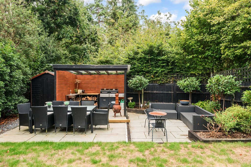 Property photo 2 of 11 2