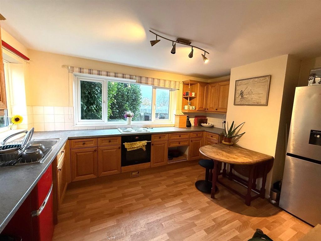 Property photo 2 of 9 Kitchen.Jpg