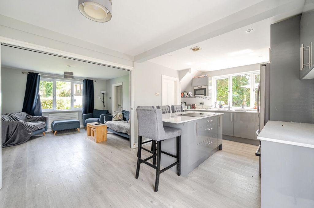 Property photo 3 of 13 1334021-12-68921E...