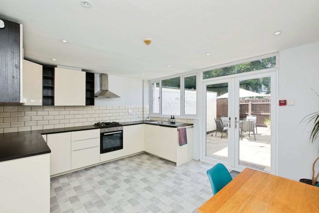 Property photo 2 of 15 Kitchen/Diner