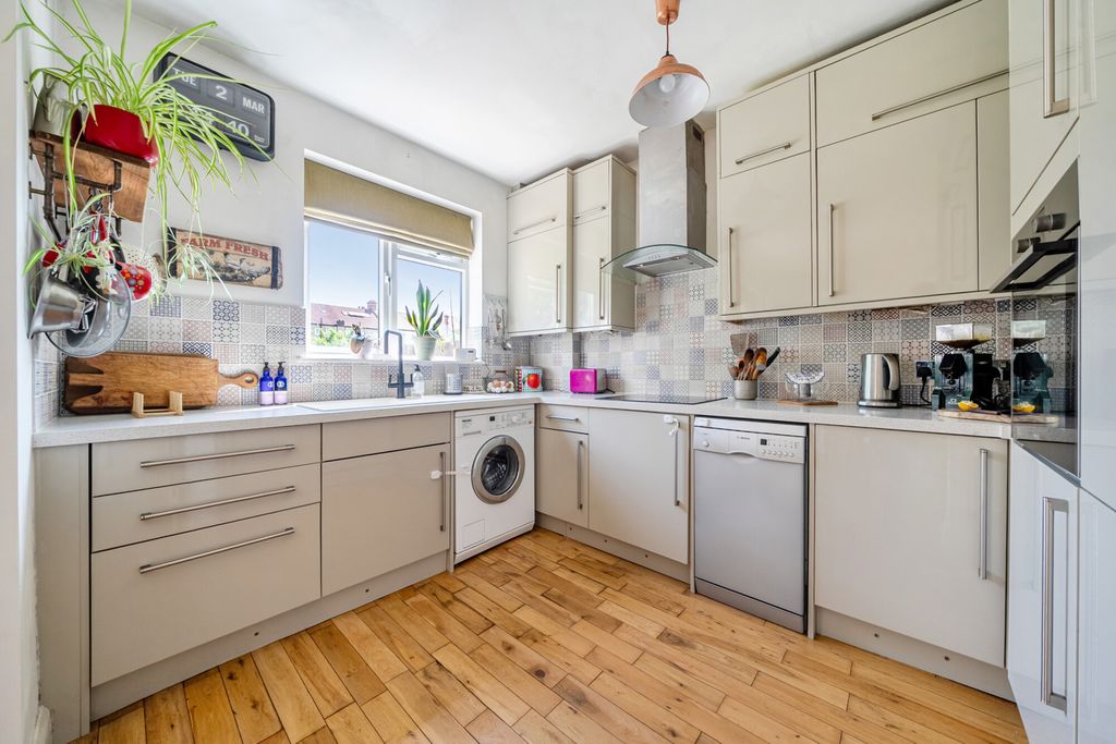 Property photo 3 of 18 1484621-3-6A3E54c...