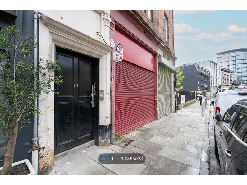 Property photo 3 of 18 Entrance