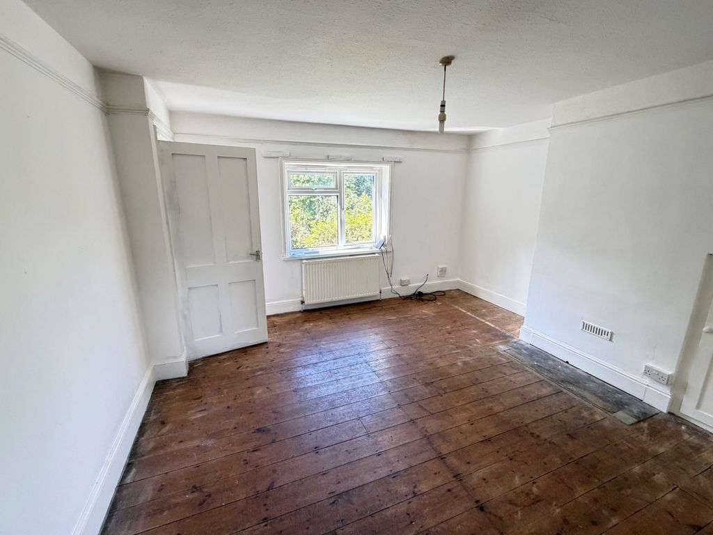 Property photo 2 of 7 11