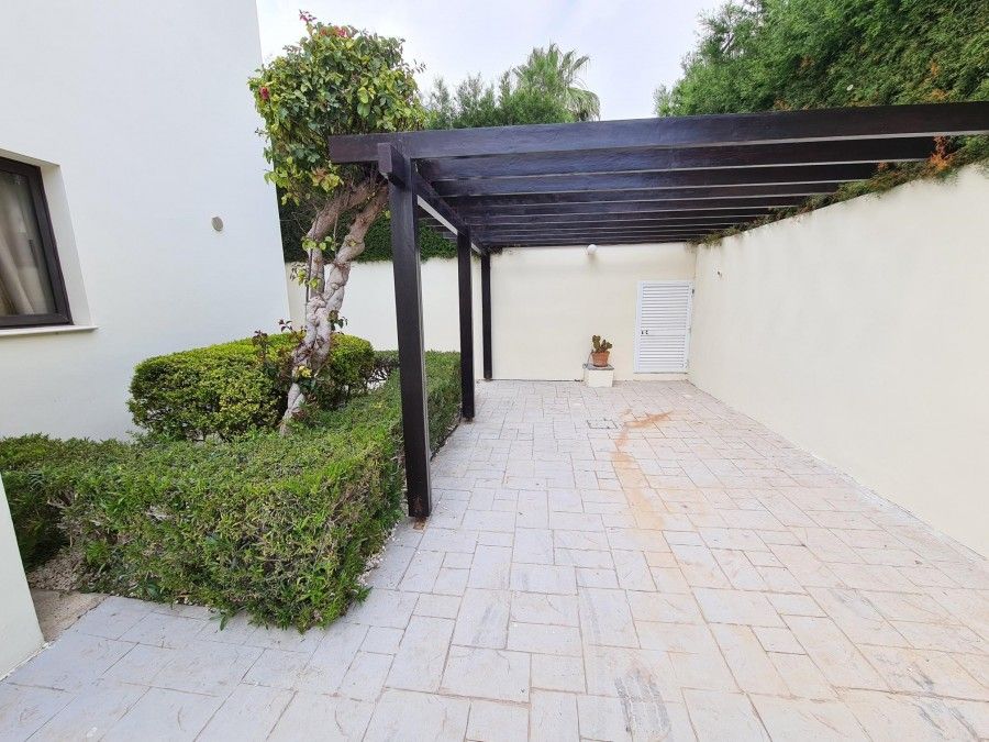 Property photo 2 of 23