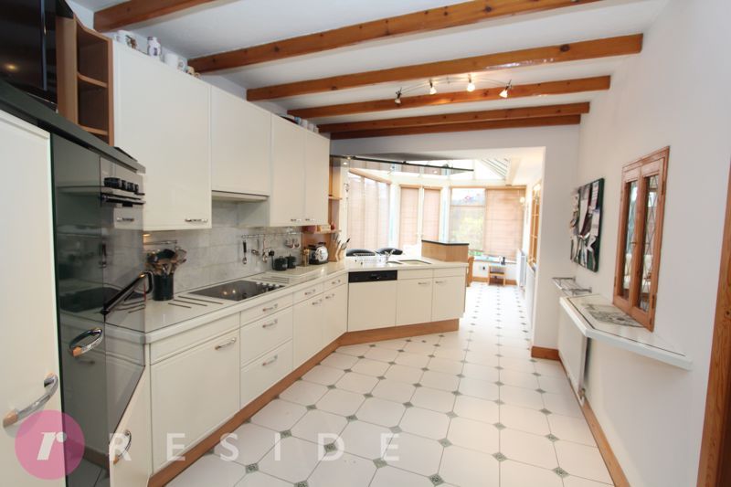 Property photo 3 of 27 Breakfast Kitchen