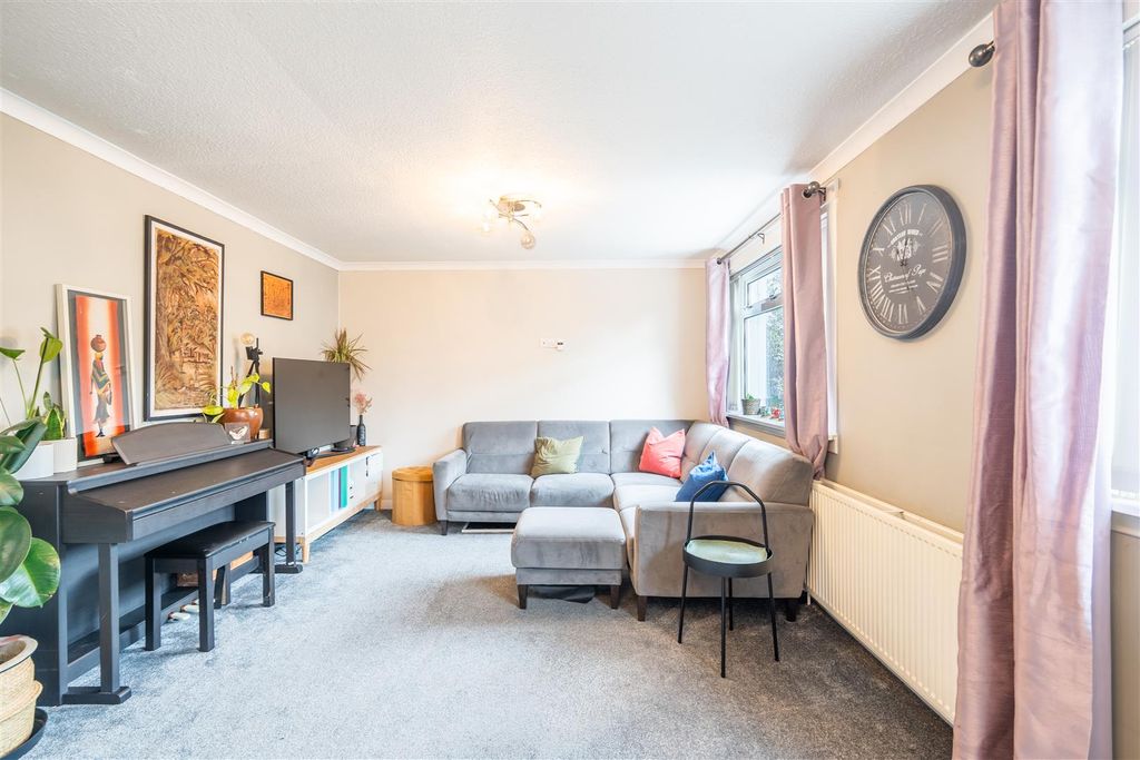 Property photo 2 of 15 Lounge.Jpg