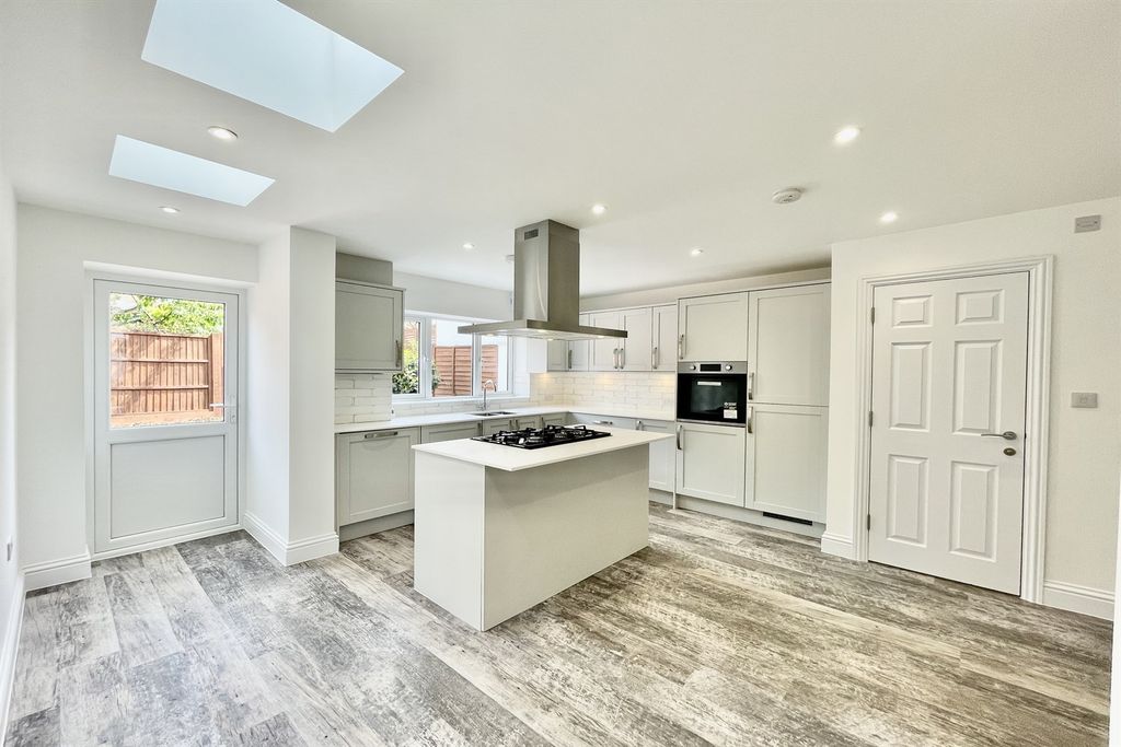 Property photo 2 of 17 Open-Plan Kitchen / Diner