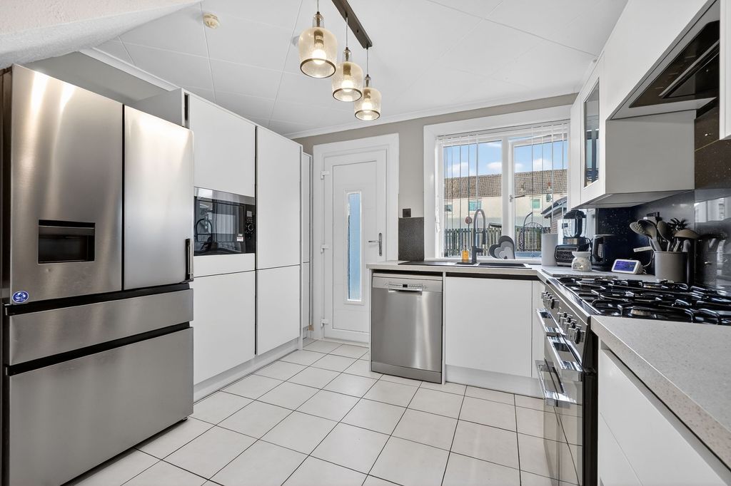 Property photo 2 of 25