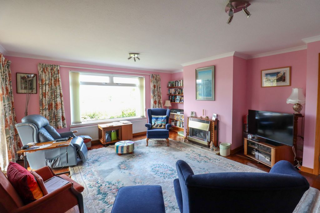 Property photo 3 of 25