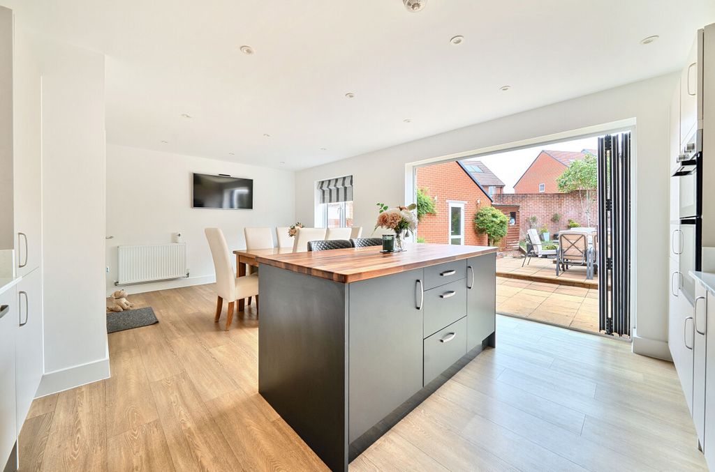 Property photo 3 of 11 1329462-21-687E12...