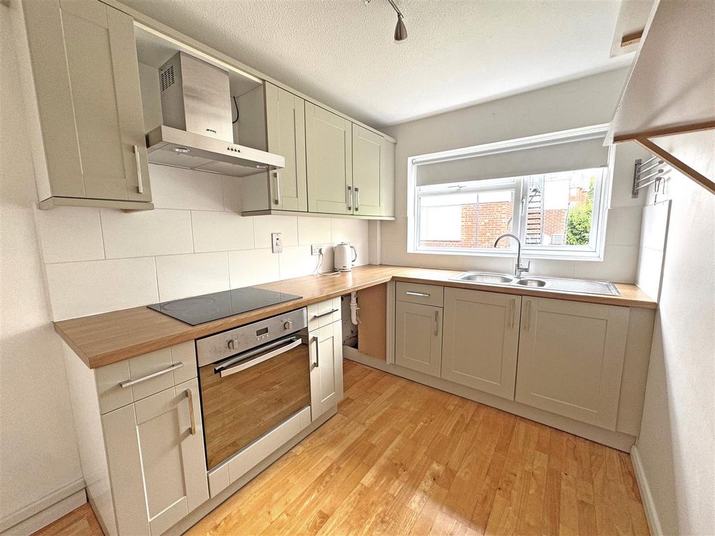 Property photo 2 of 12 4E.Jpg