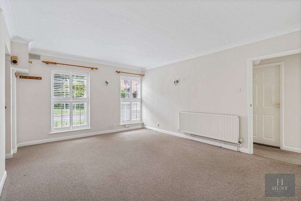 Property photo 3 of 18 Sitting Room