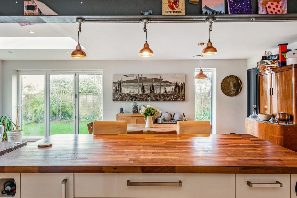 Property photo 2 of 24