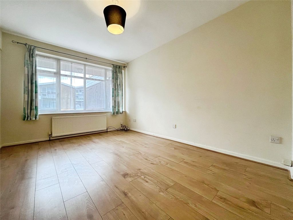 Property photo 3 of 11 Living Room