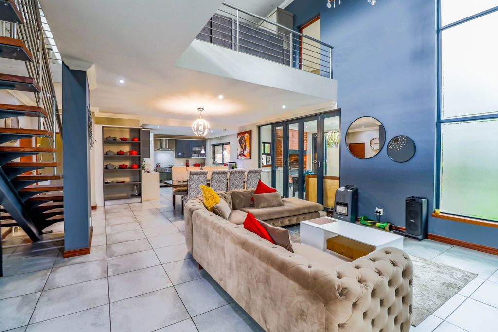 Property photo 2 of 44 Cn1714414