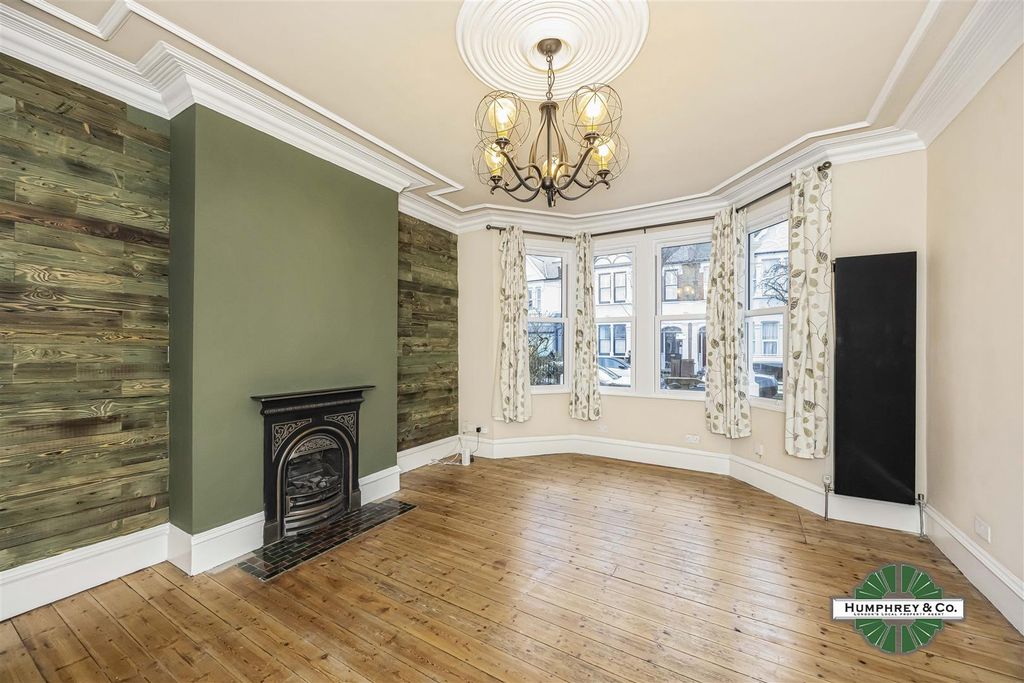 Property photo 1 of 14 4A Essex Road -003.Jpg