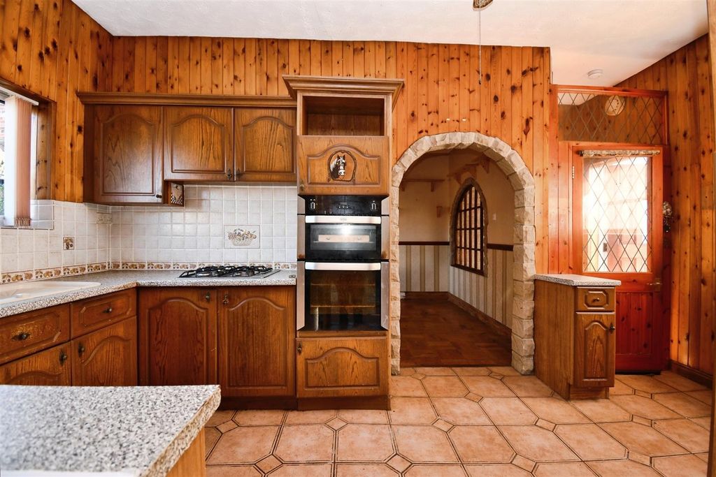 Property photo 3 of 18 742Ec506-U 20 2819 29.Jpg